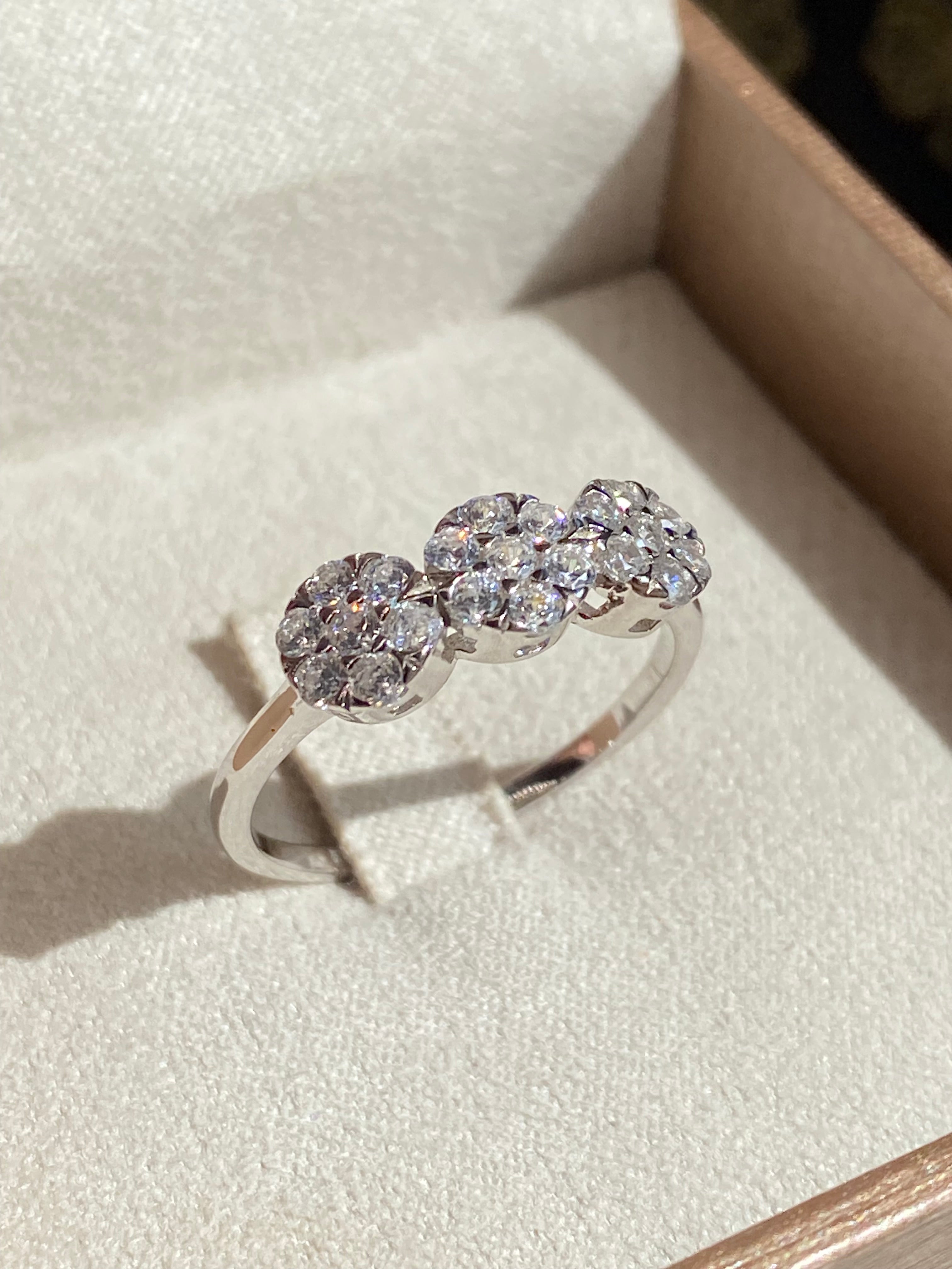 Anello Trilogy a fiore piccolo - Shine Gioielli