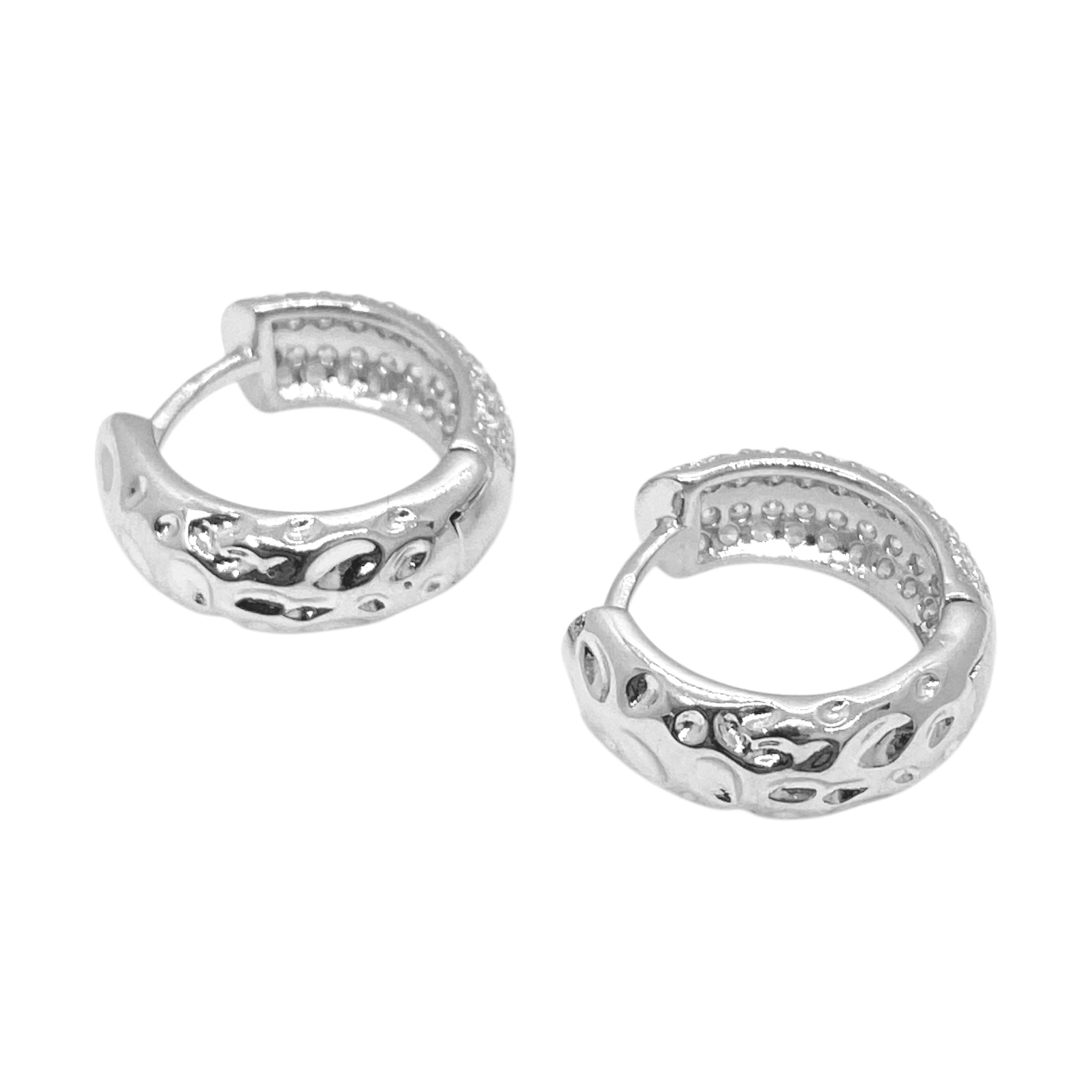 Orecchini con pavé scintillante