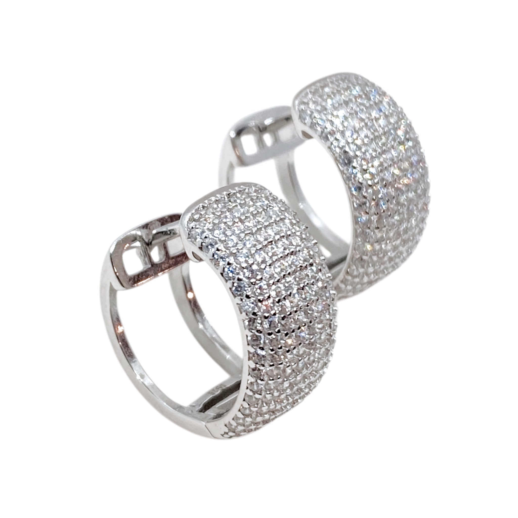 Orecchini con pavé luminoso