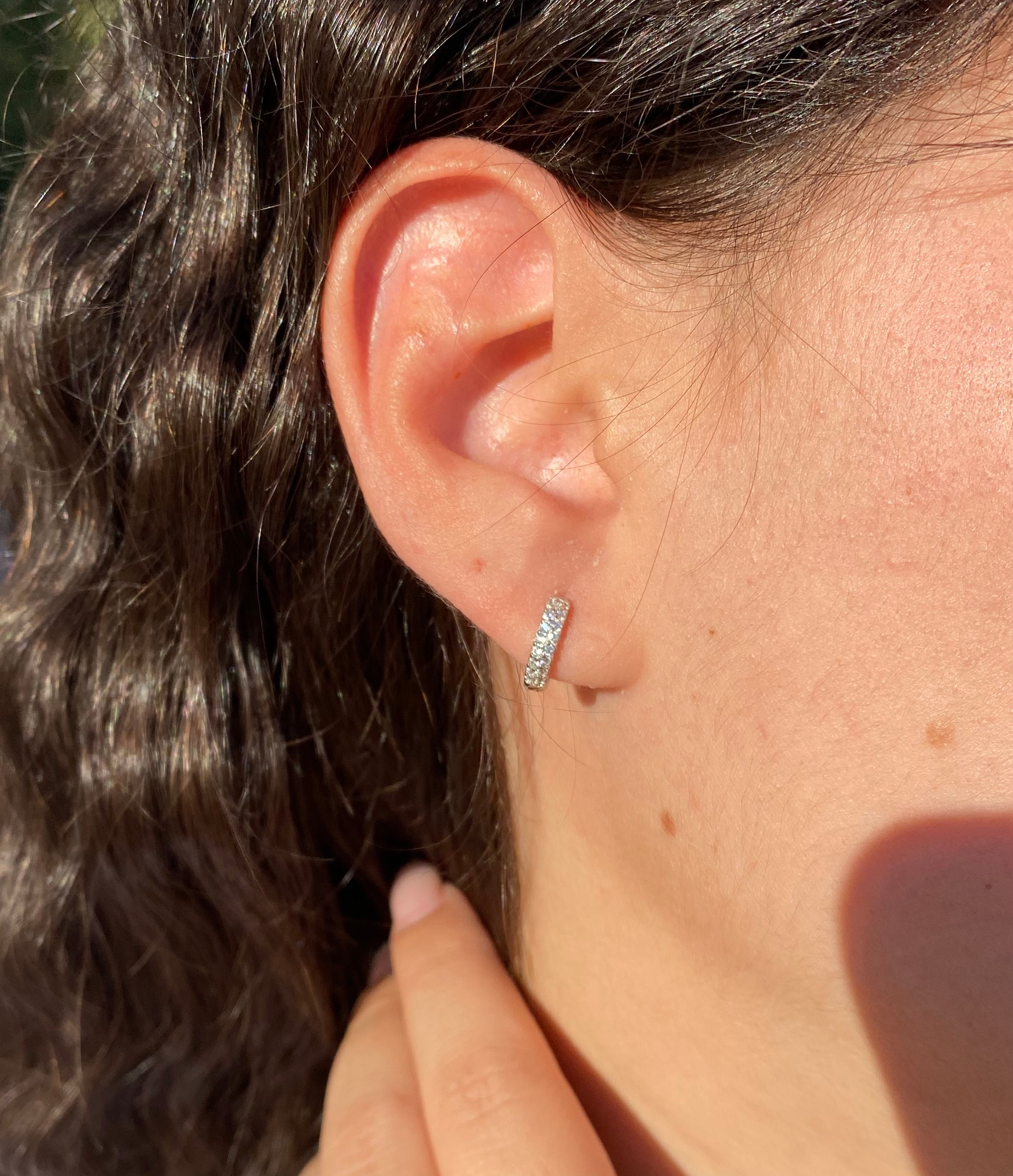 Orecchini mini cerchi con pavé scintillante