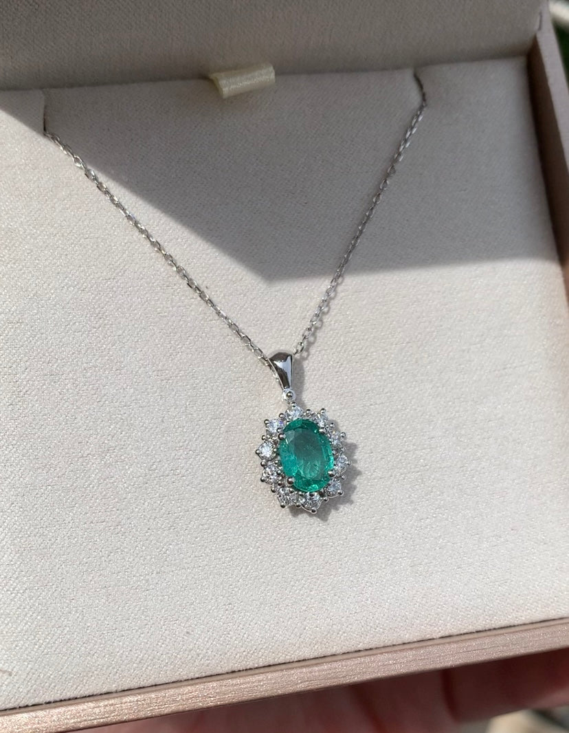 COLLANA IN ORO BIANCO CON SMERALDO 1.58CT E DIAMANTI CT O.41 G VVS. - Shine Gioielli