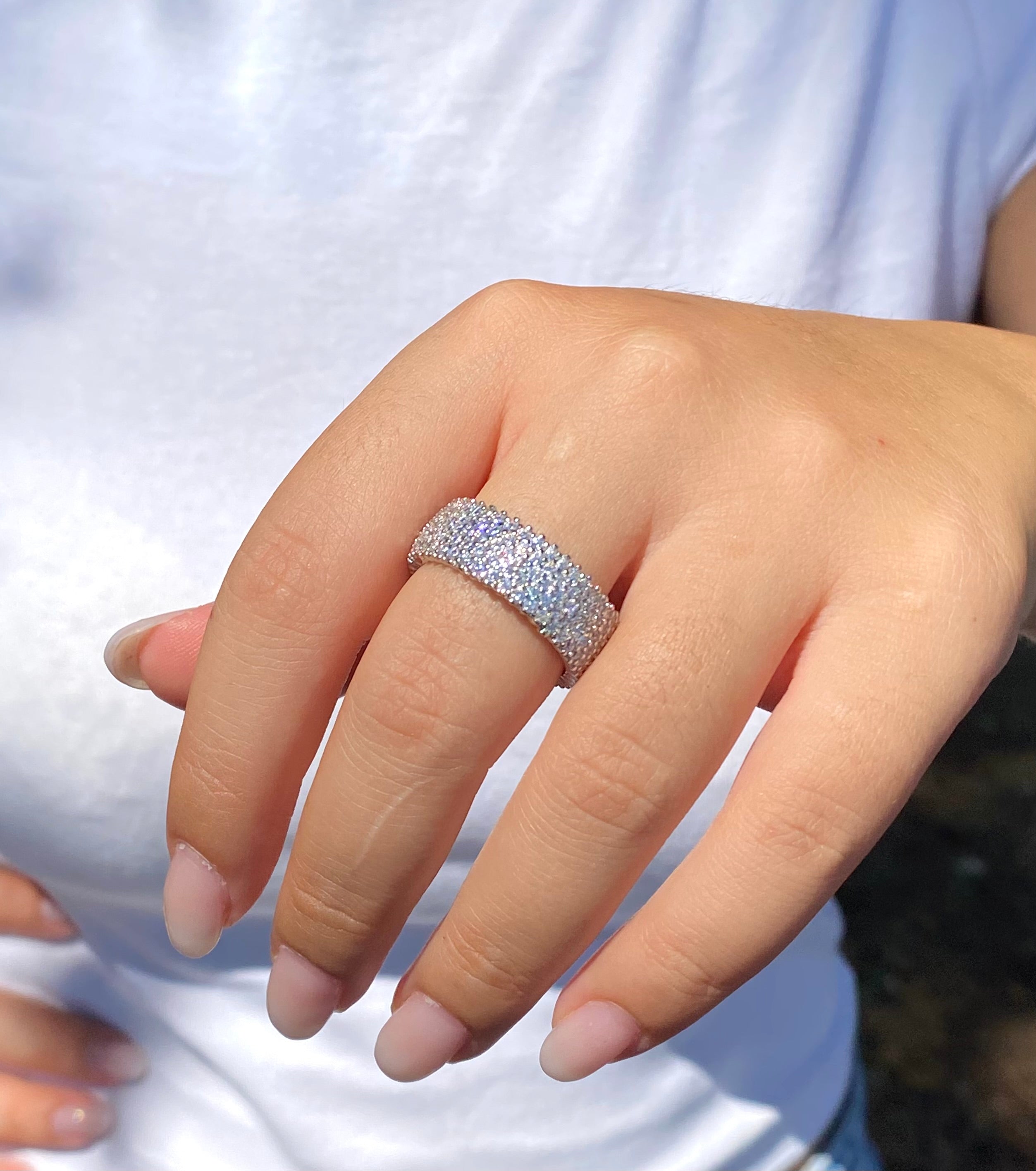 Brilliant pavé band ring