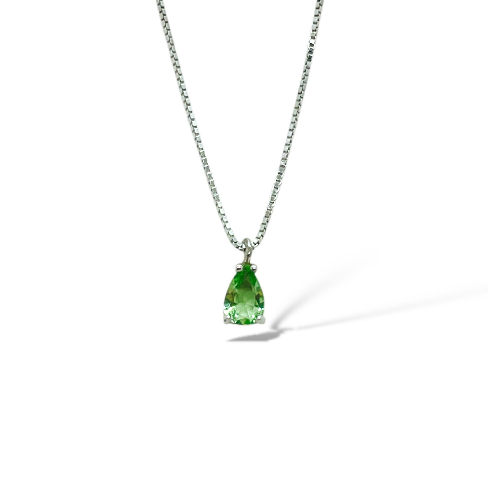 Collana punto luce a goccia con pietra verde luminosa