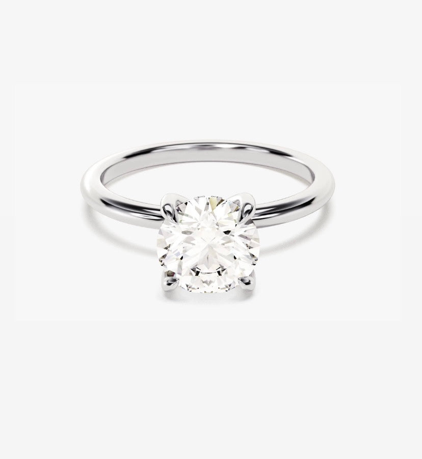 Solitaire ring with 1 ct moissanite stone