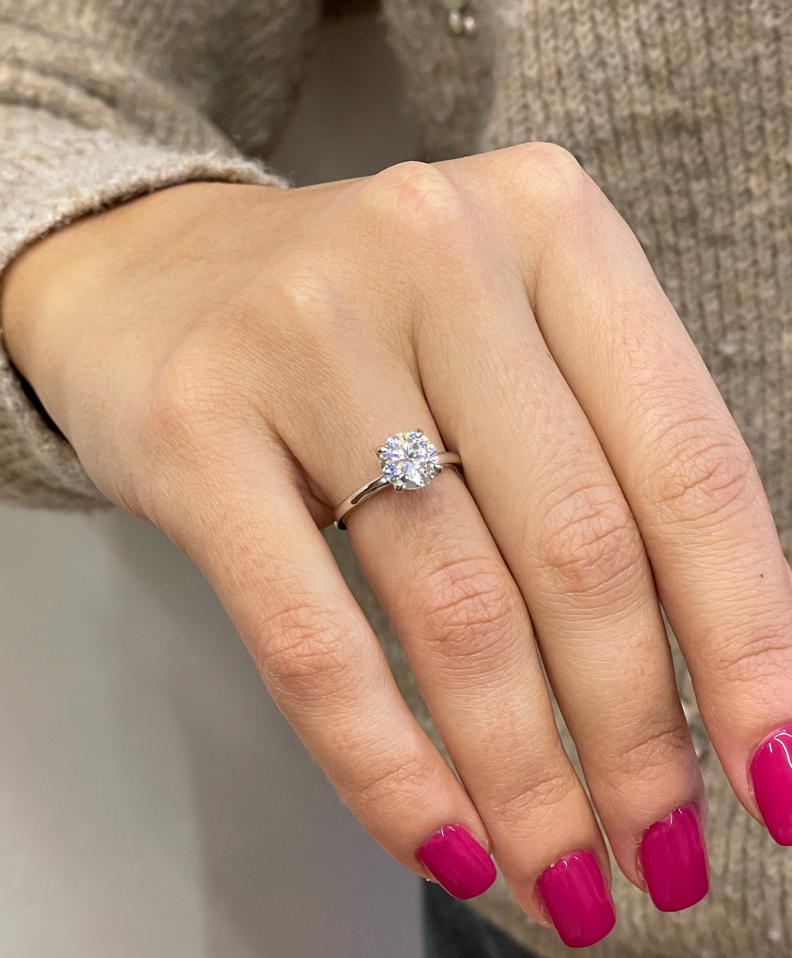 Anello solitario luminoso con moissanite 1.59