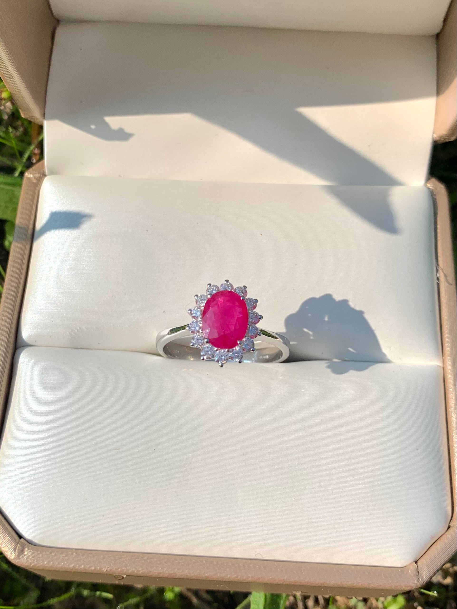 ANELLO CON RUBINO NATURALE 1.50ct E DIAMANTI 0.24ct - Shine Gioielli