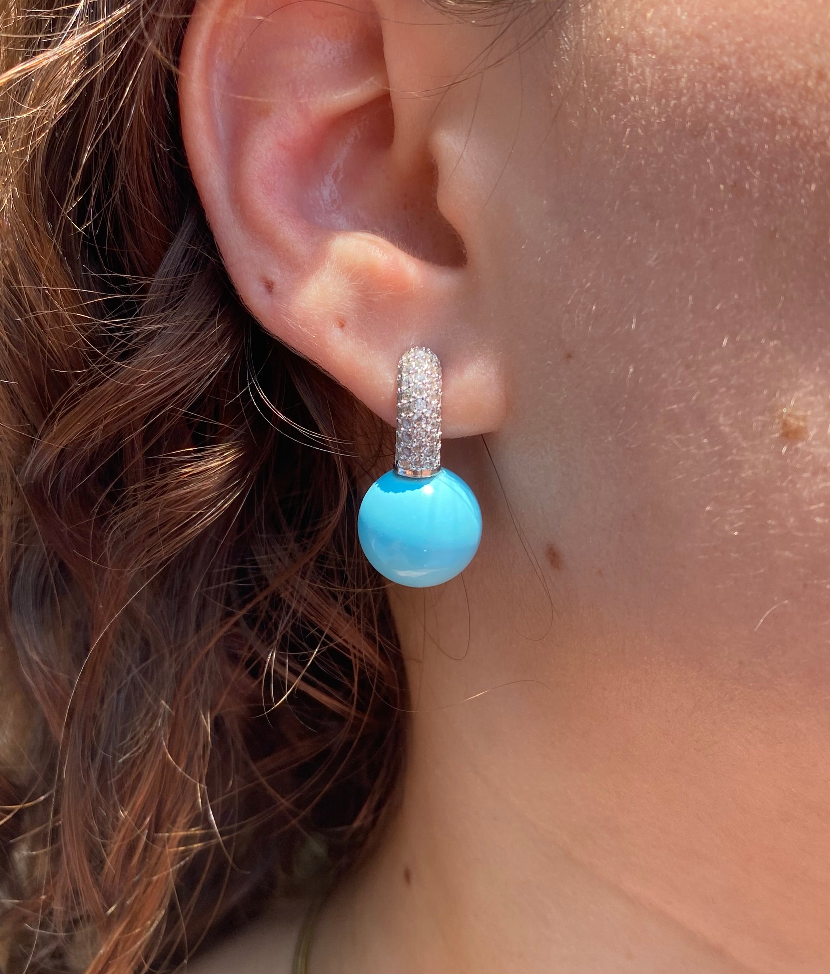 Orecchini pavé luminoso con pasta di turchese