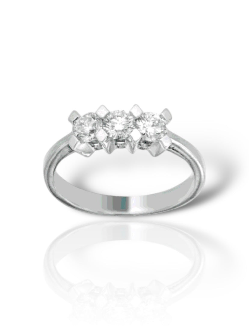 ANELLO TRILOGY MONTATURA BATTUTA ORO BIANCO 18KT E DIAMANTI CT. 0,10