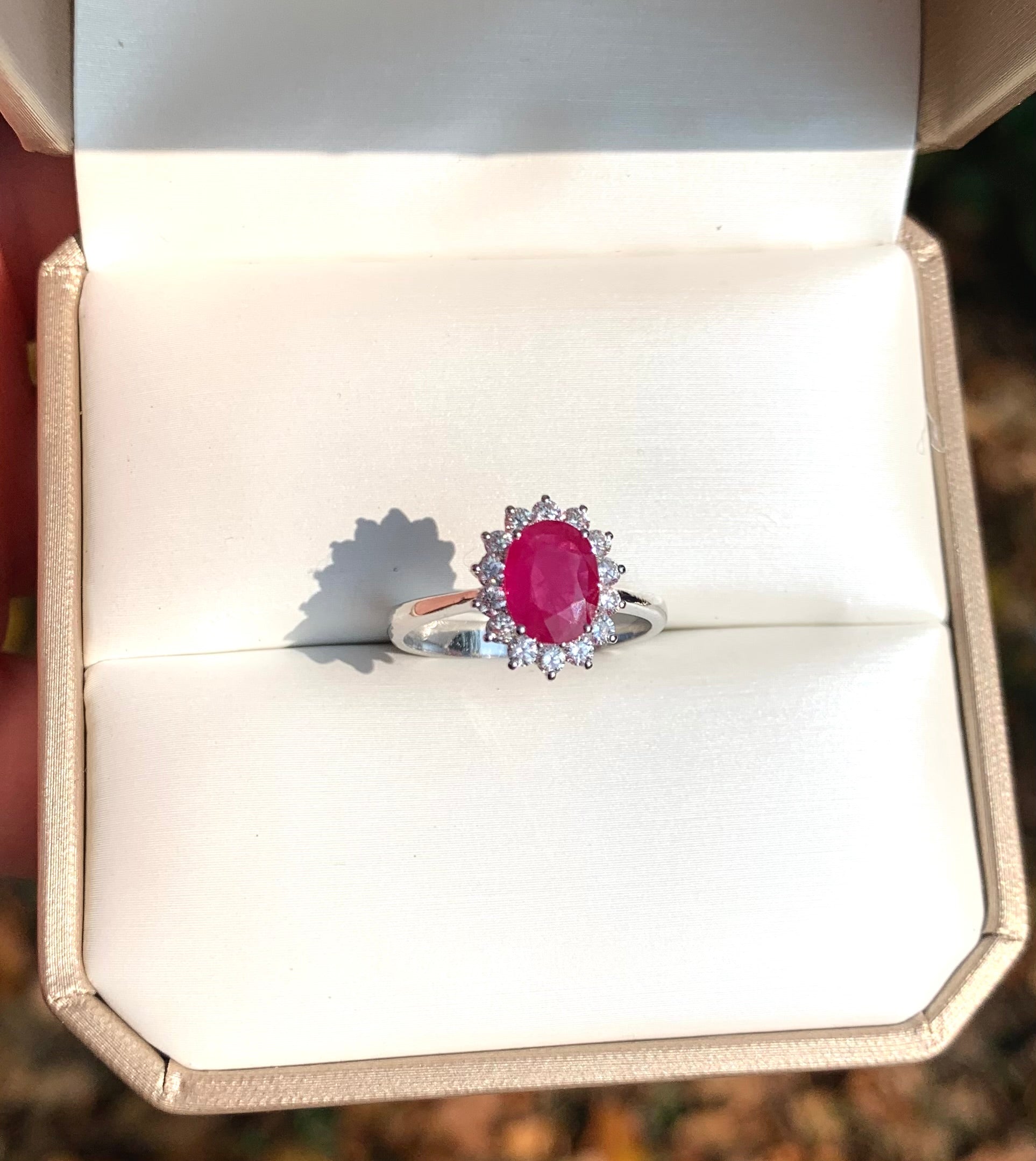 ANELLO CON RUBINO NATURALE 1.50ct E DIAMANTI 0.24ct - Shine Gioielli