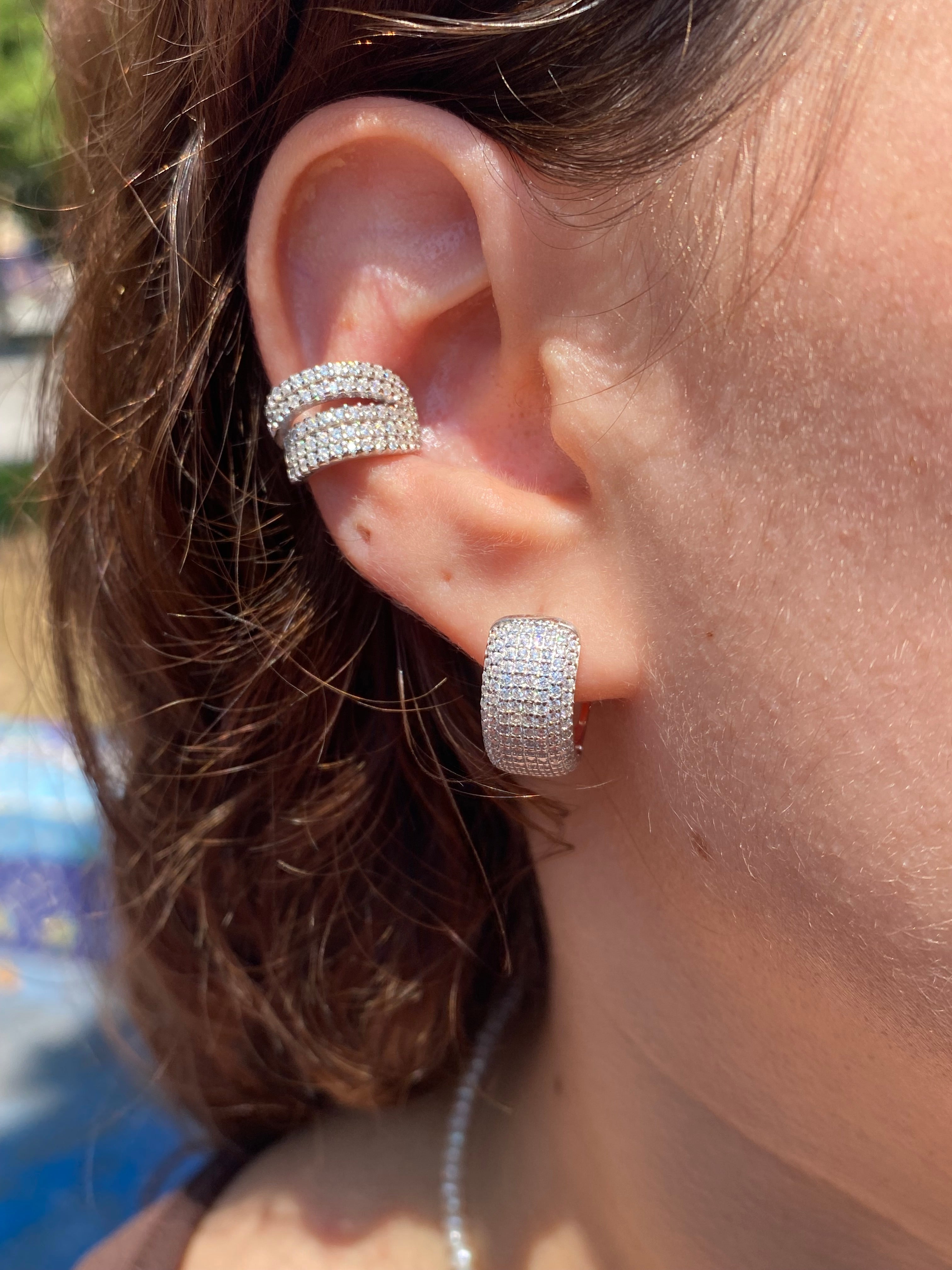 Earcuff luminoso con cinque fili