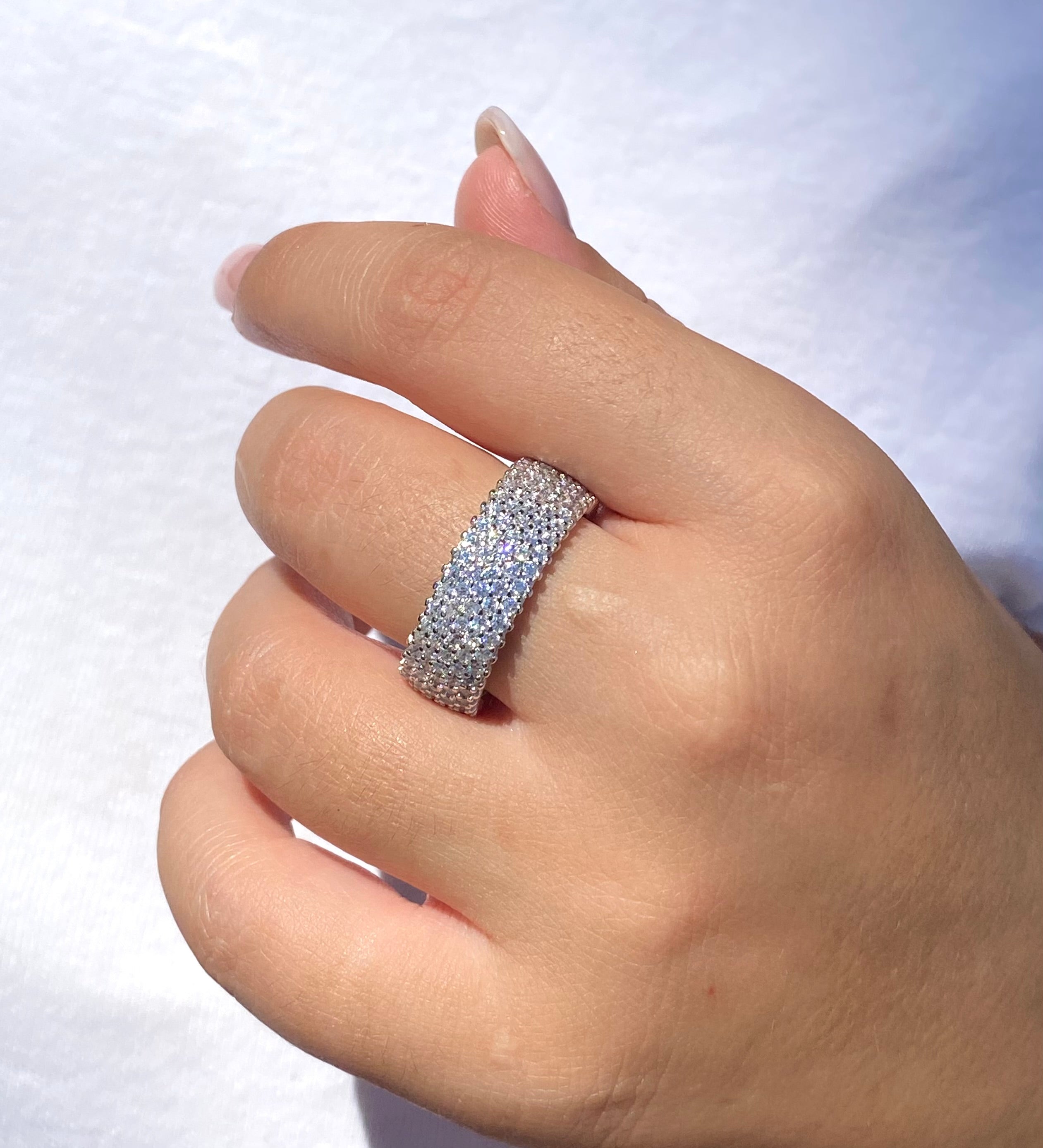 Brilliant pavé band ring