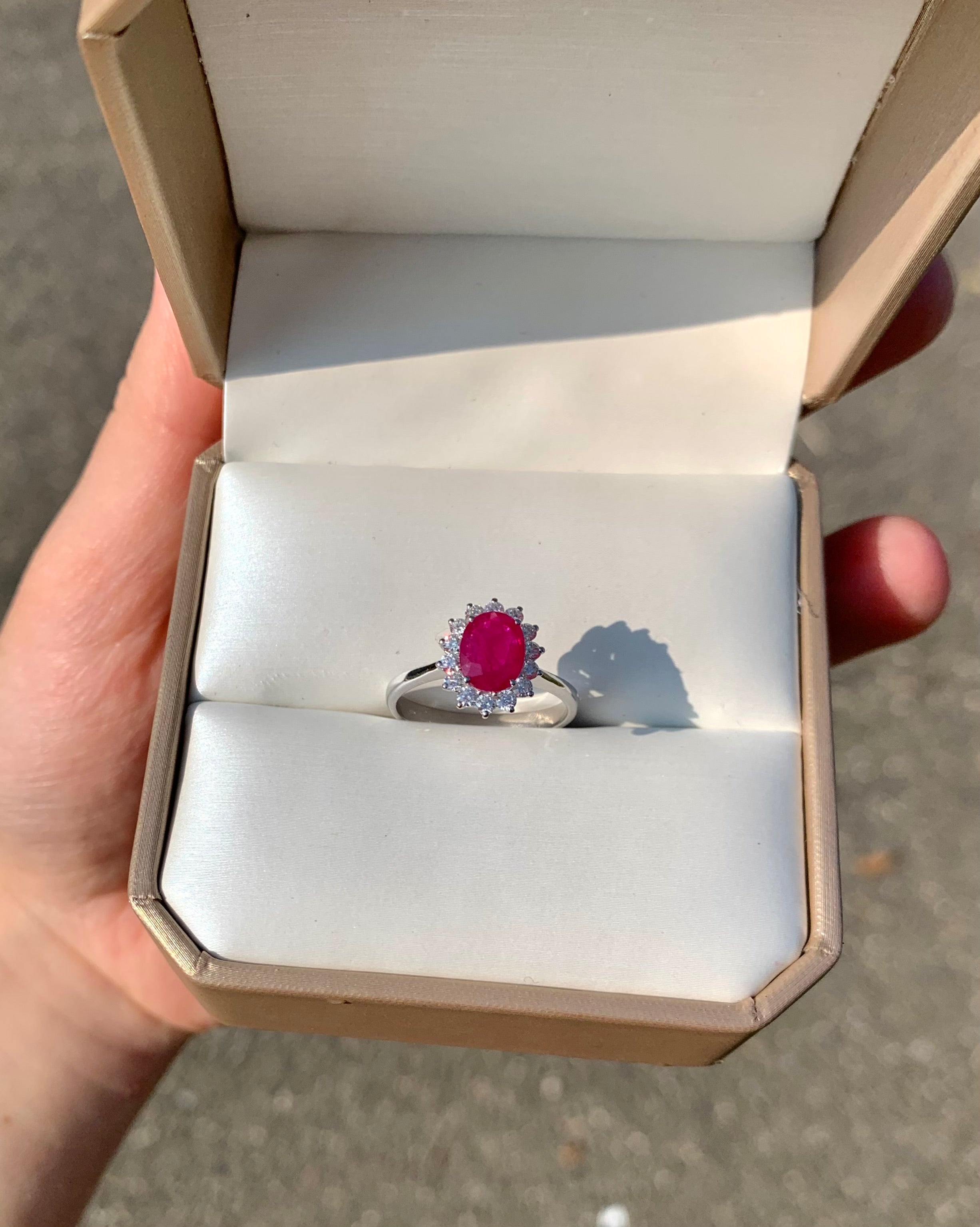 ANELLO CON RUBINO NATURALE 1.50ct E DIAMANTI 0.24ct - Shine Gioielli