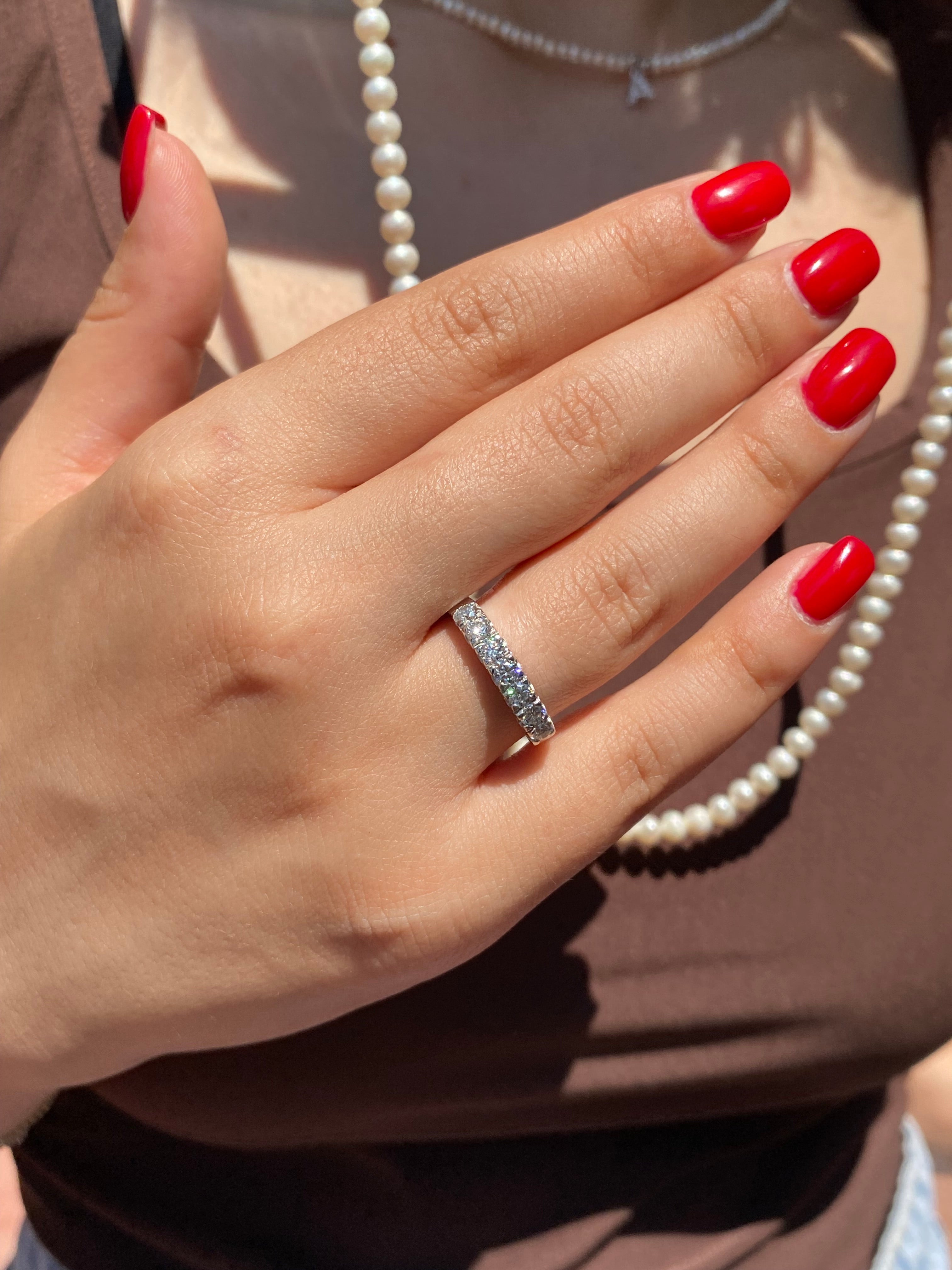 Anello riviera con moissaniti luminose