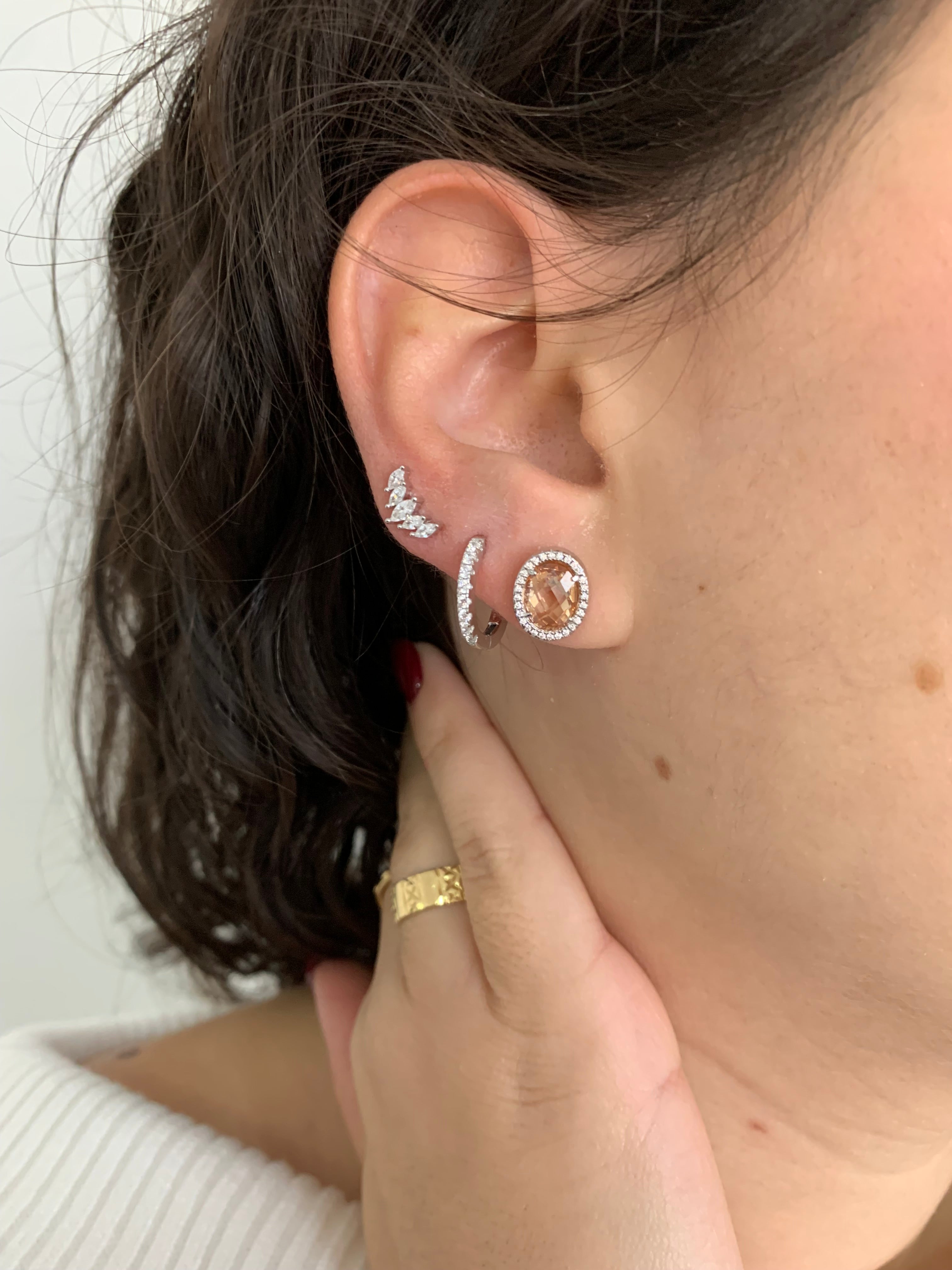 Oval champagne earrings with luminous pavé
