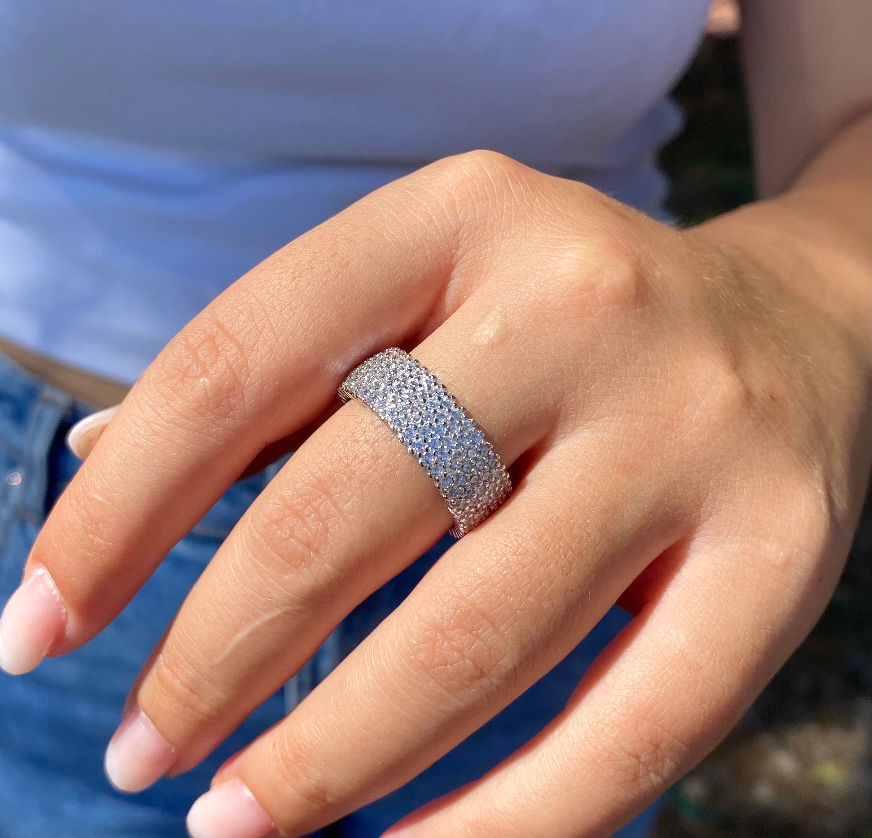 Brilliant pavé band ring