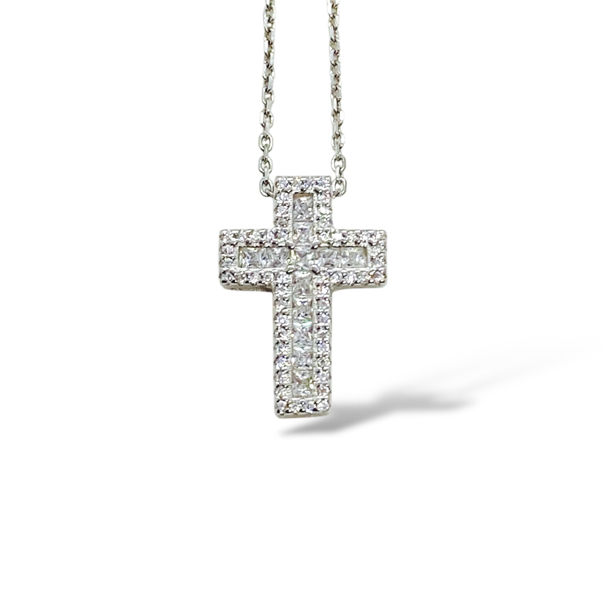 Collana croce con pietre quadrate e pavé laterale