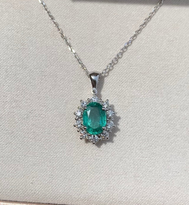 COLLANA IN ORO BIANCO CON SMERALDO 1.58CT E DIAMANTI CT O.41 G VVS. - Shine Gioielli