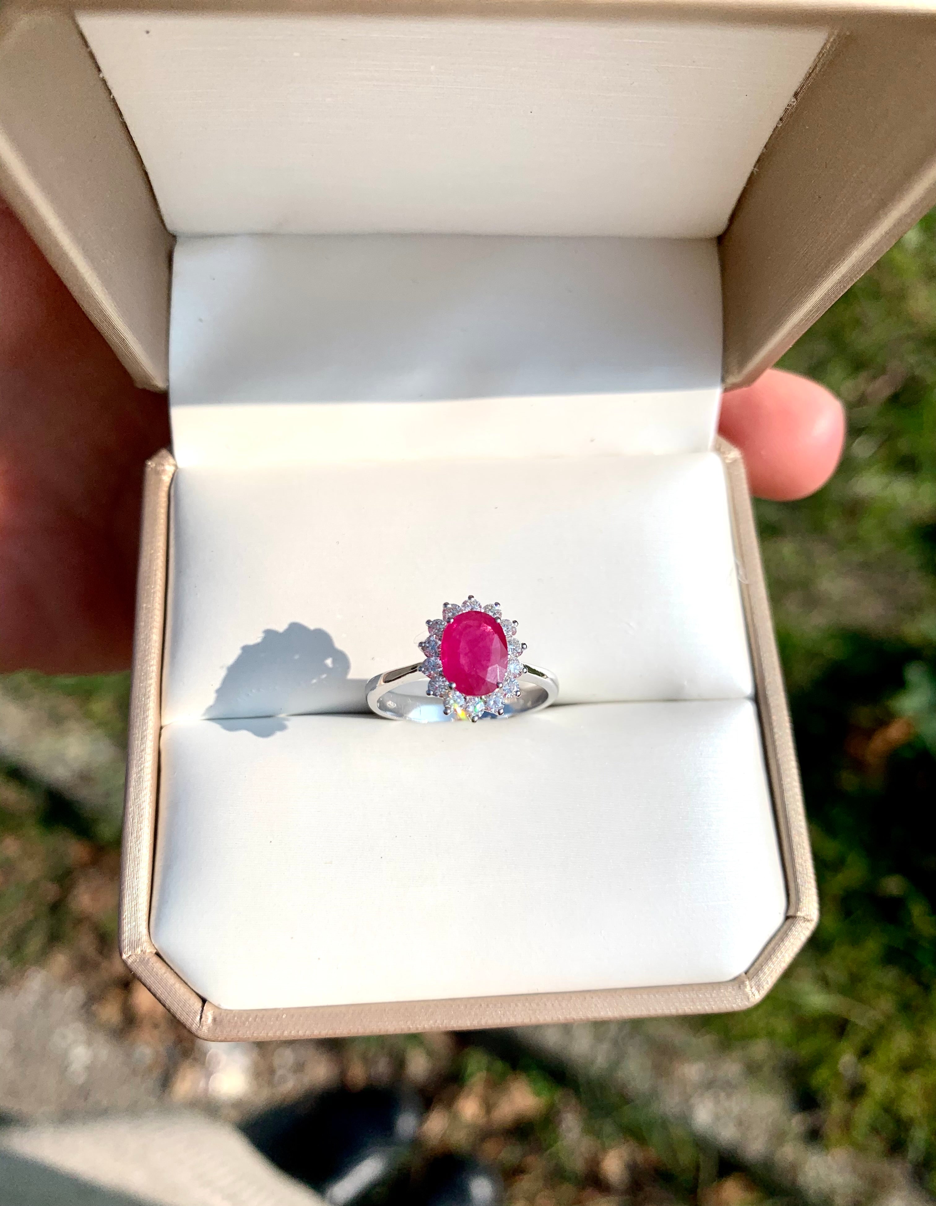 ANELLO CON RUBINO NATURALE 1.50ct E DIAMANTI 0.24ct - Shine Gioielli