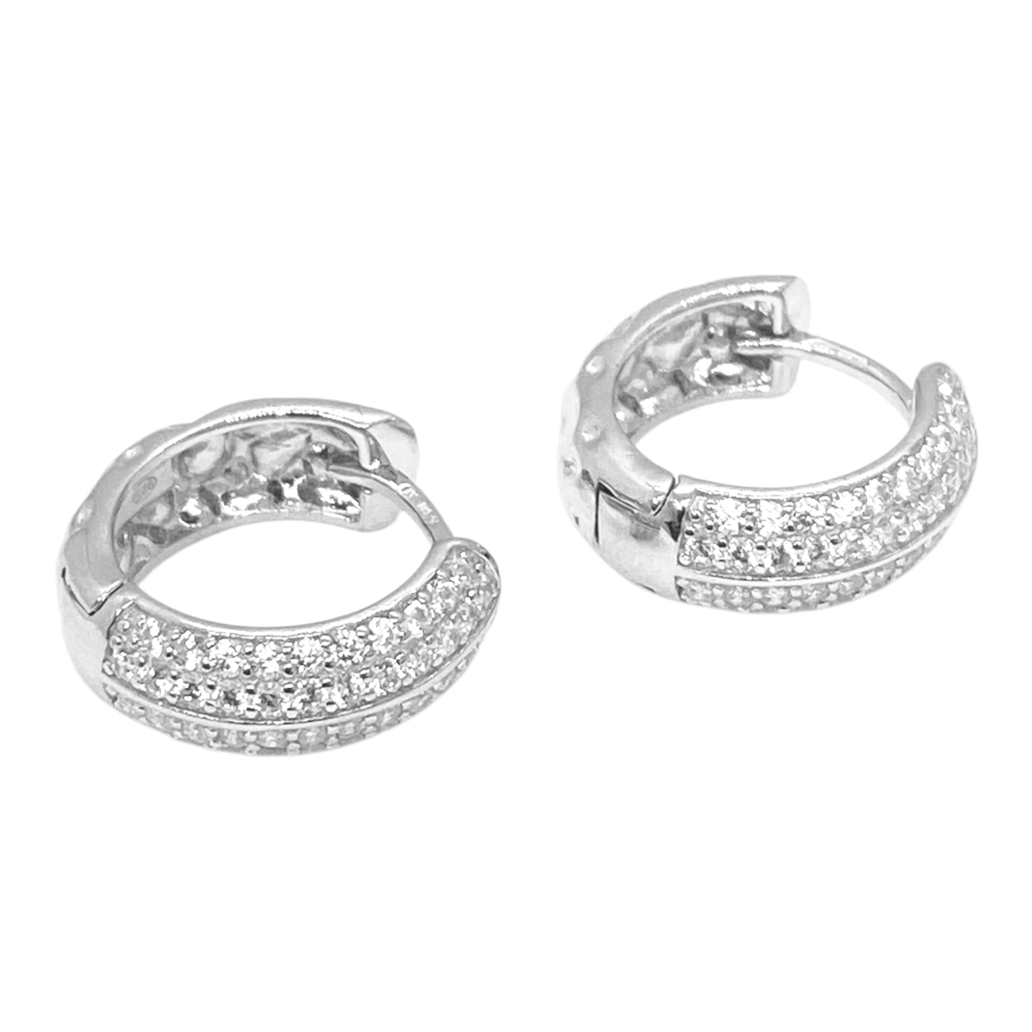 Orecchini con pavé scintillante