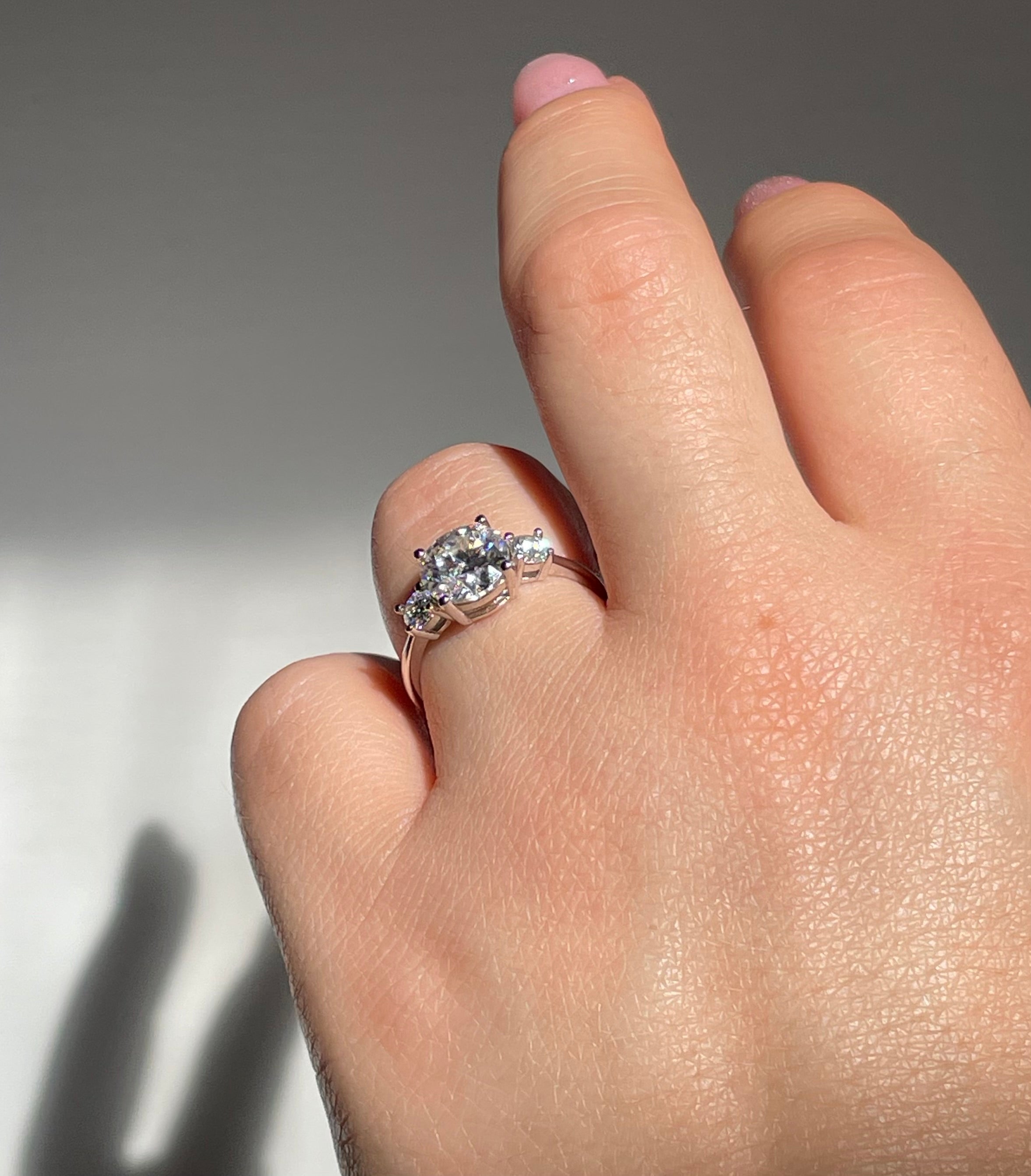 Anello Trilogy con moissanite da 2ct certificata GRA