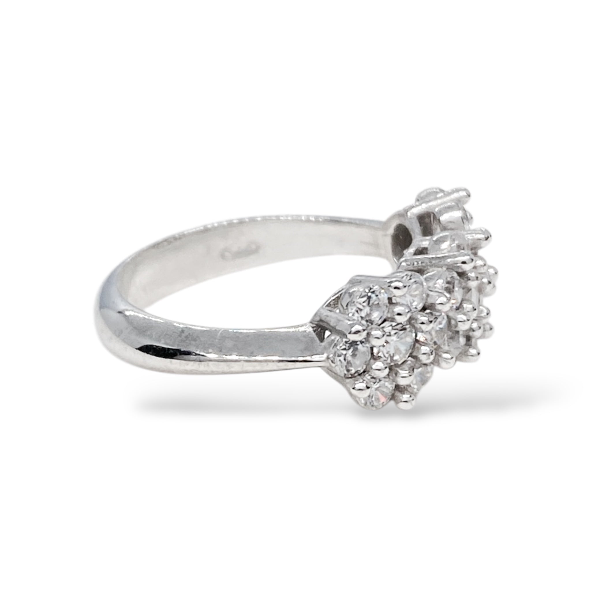 Anello Trilogy a fiore con moissaniti d color purezza vvs