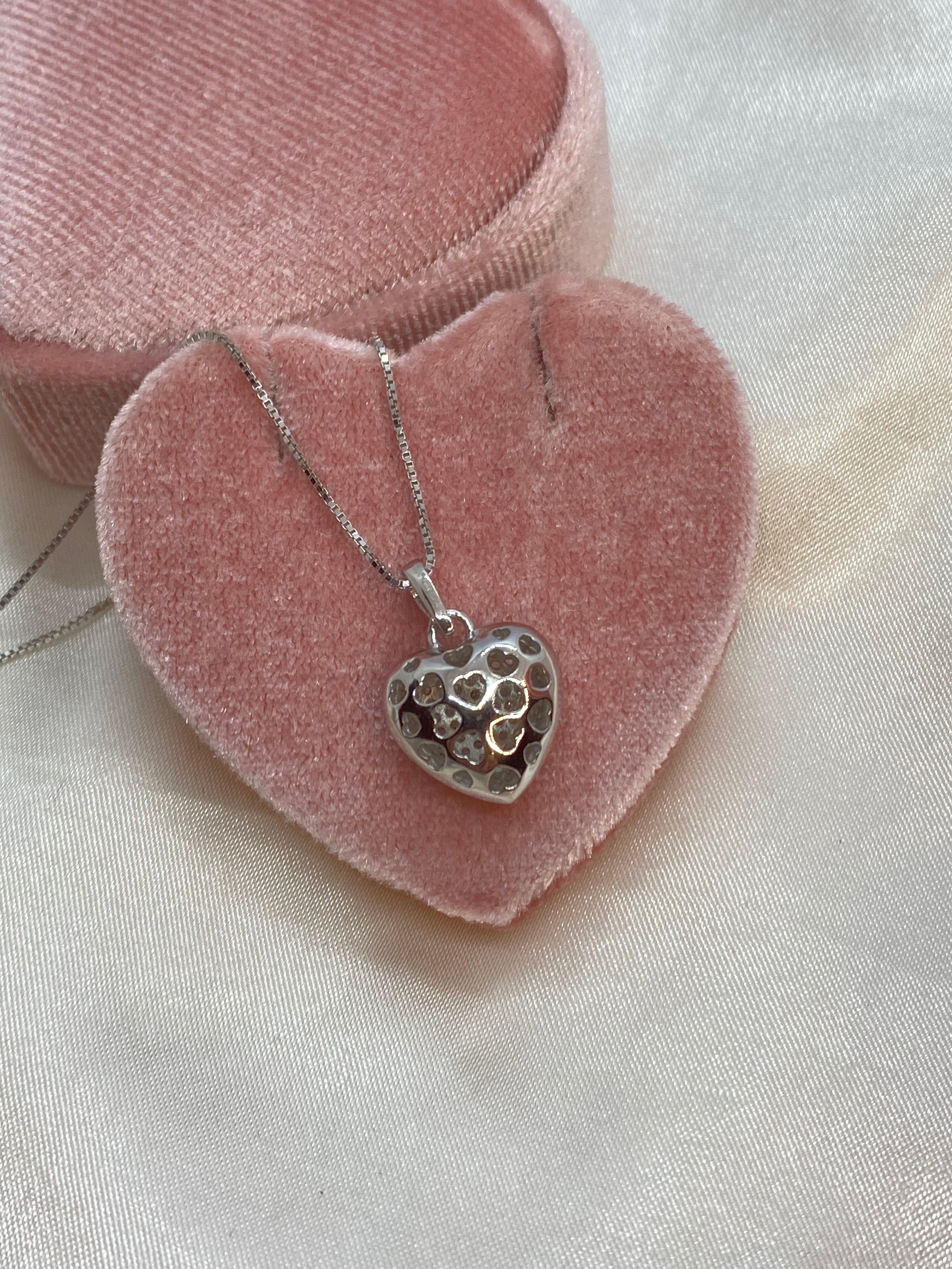 Necklace with pavé heart