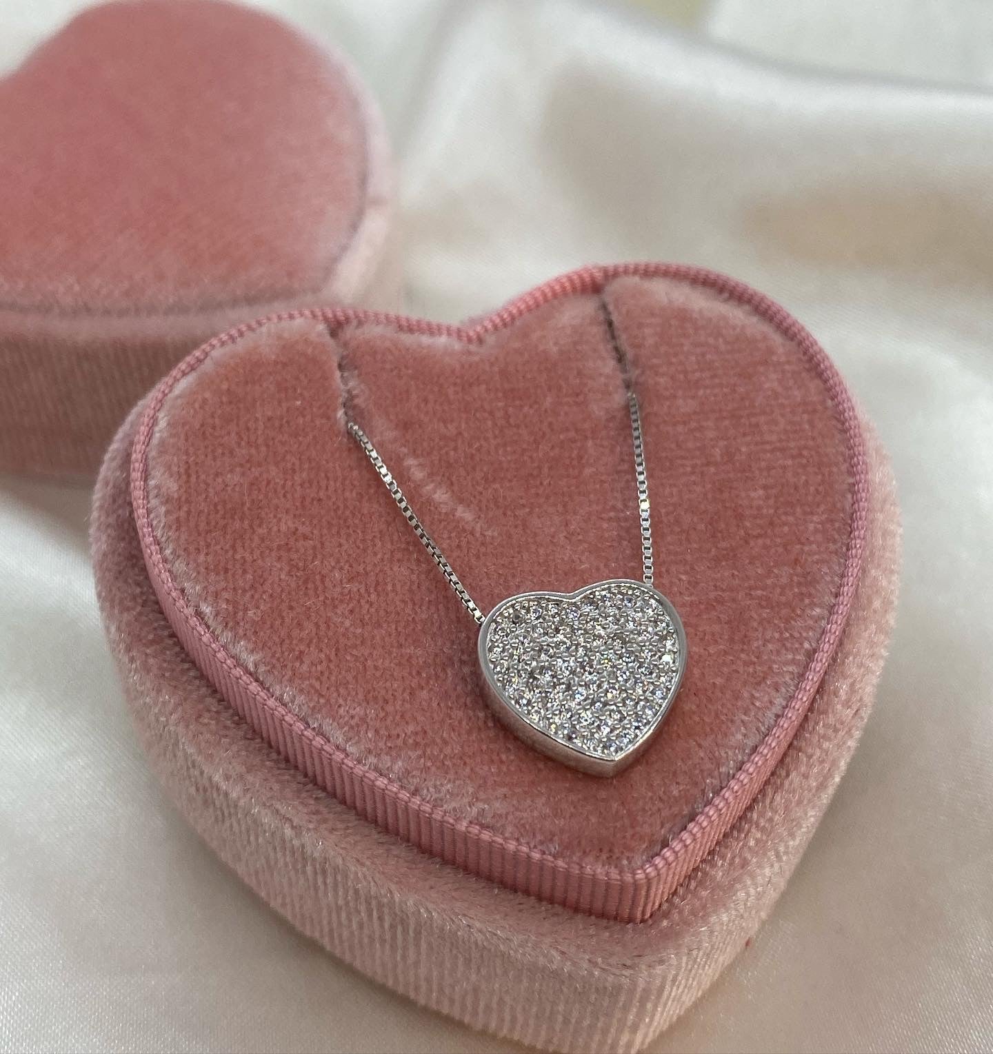 Heart necklace with pavé