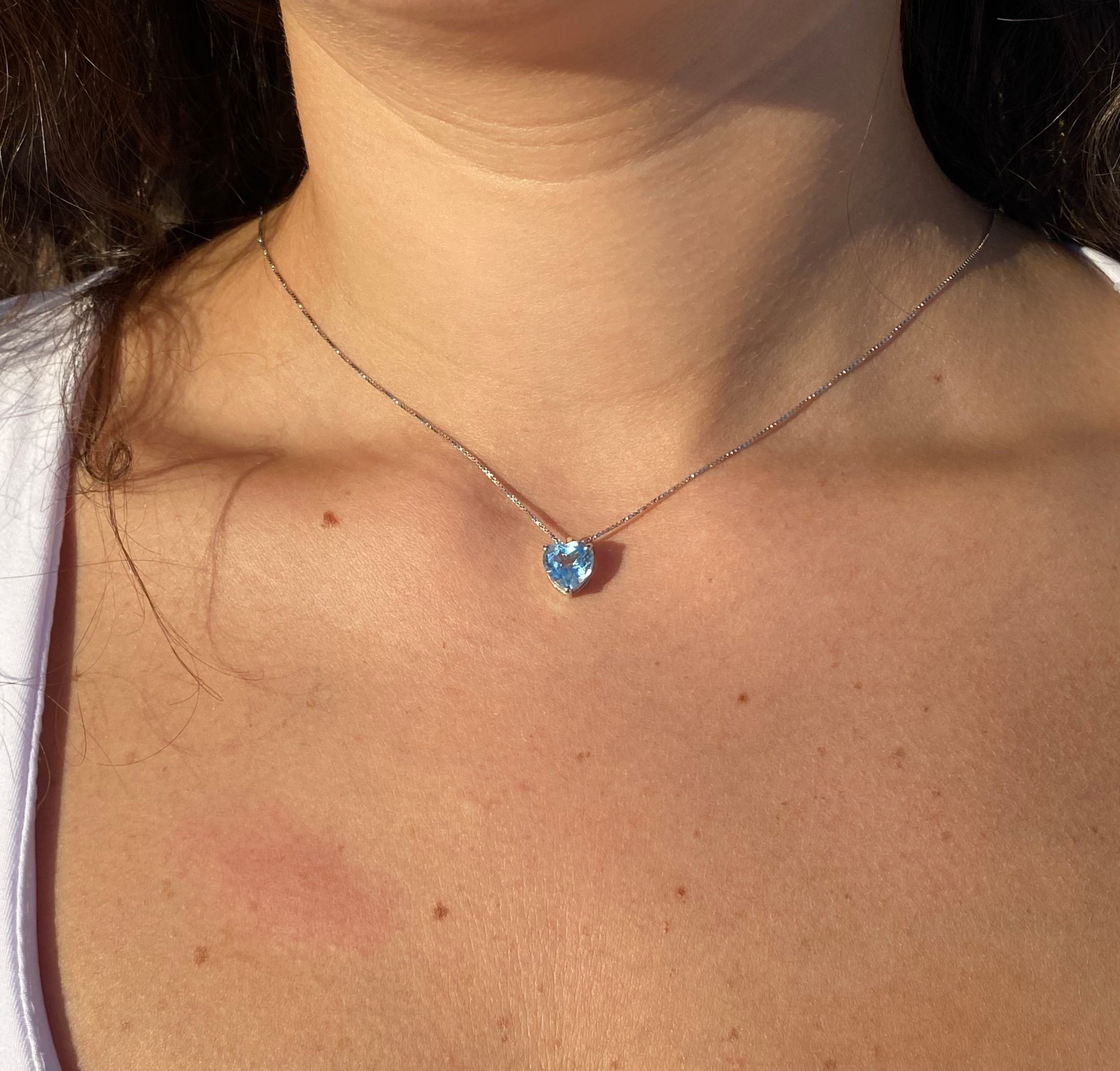 Collana con topazio taglio cuore luminoso