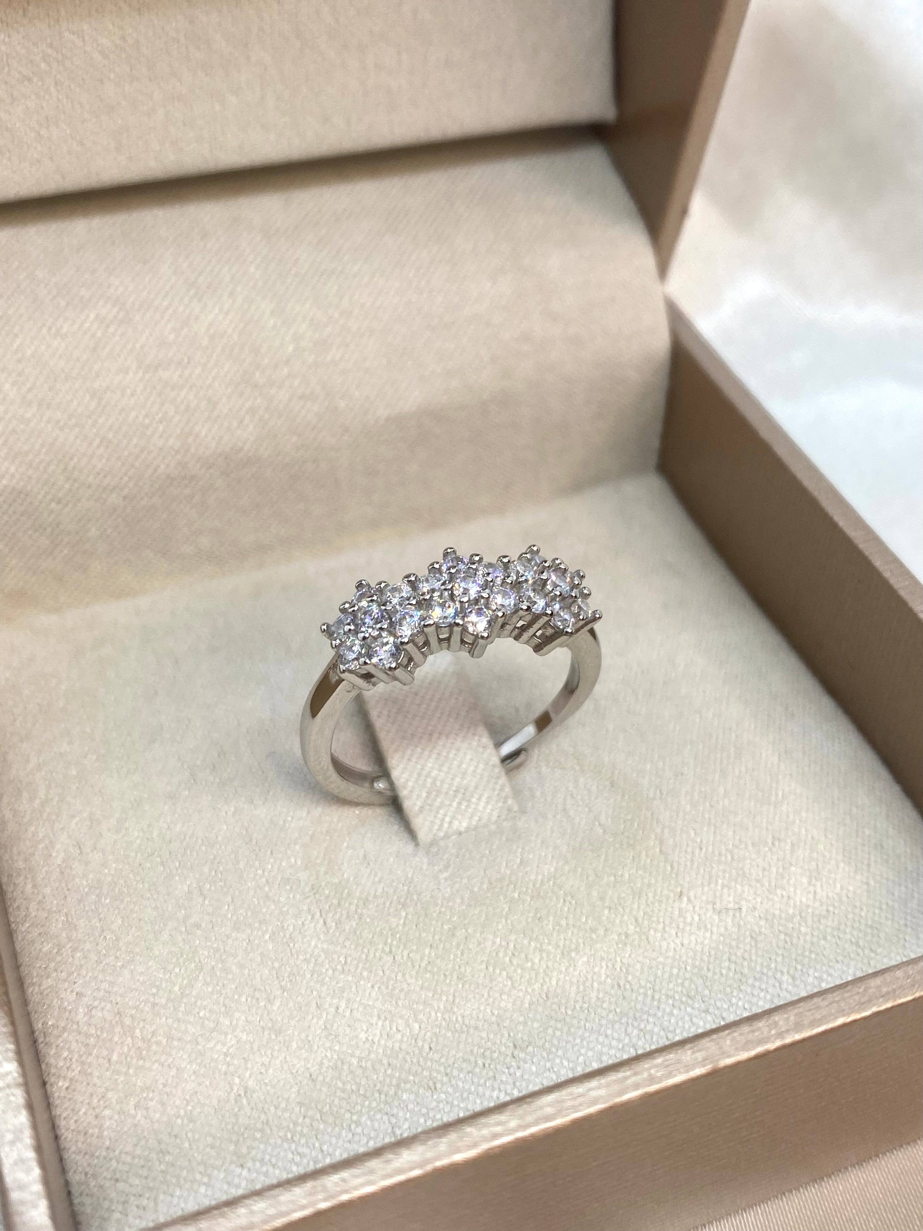 Anello Trilogy pavé