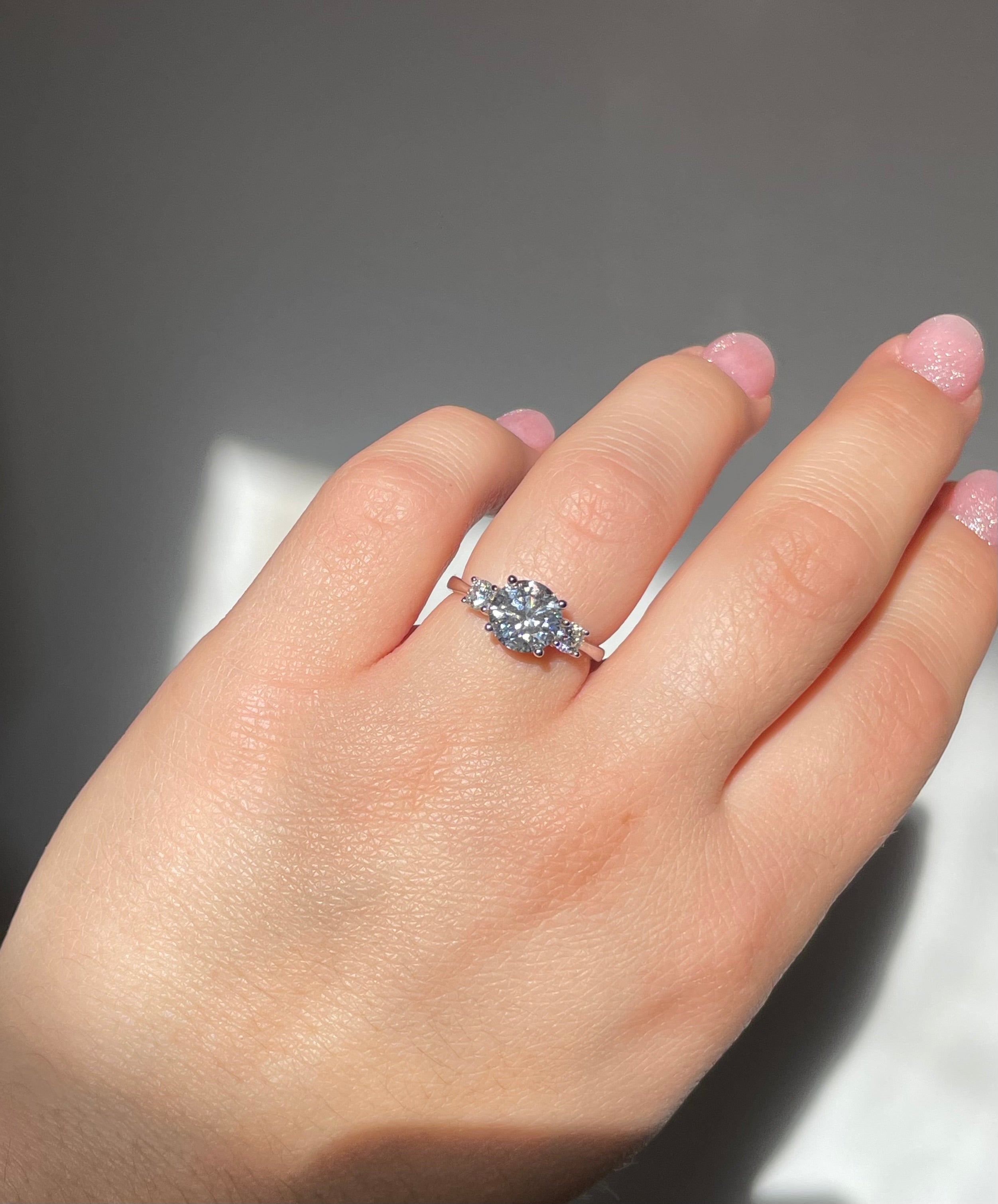 Anello Trilogy con moissanite da 2ct certificata GRA