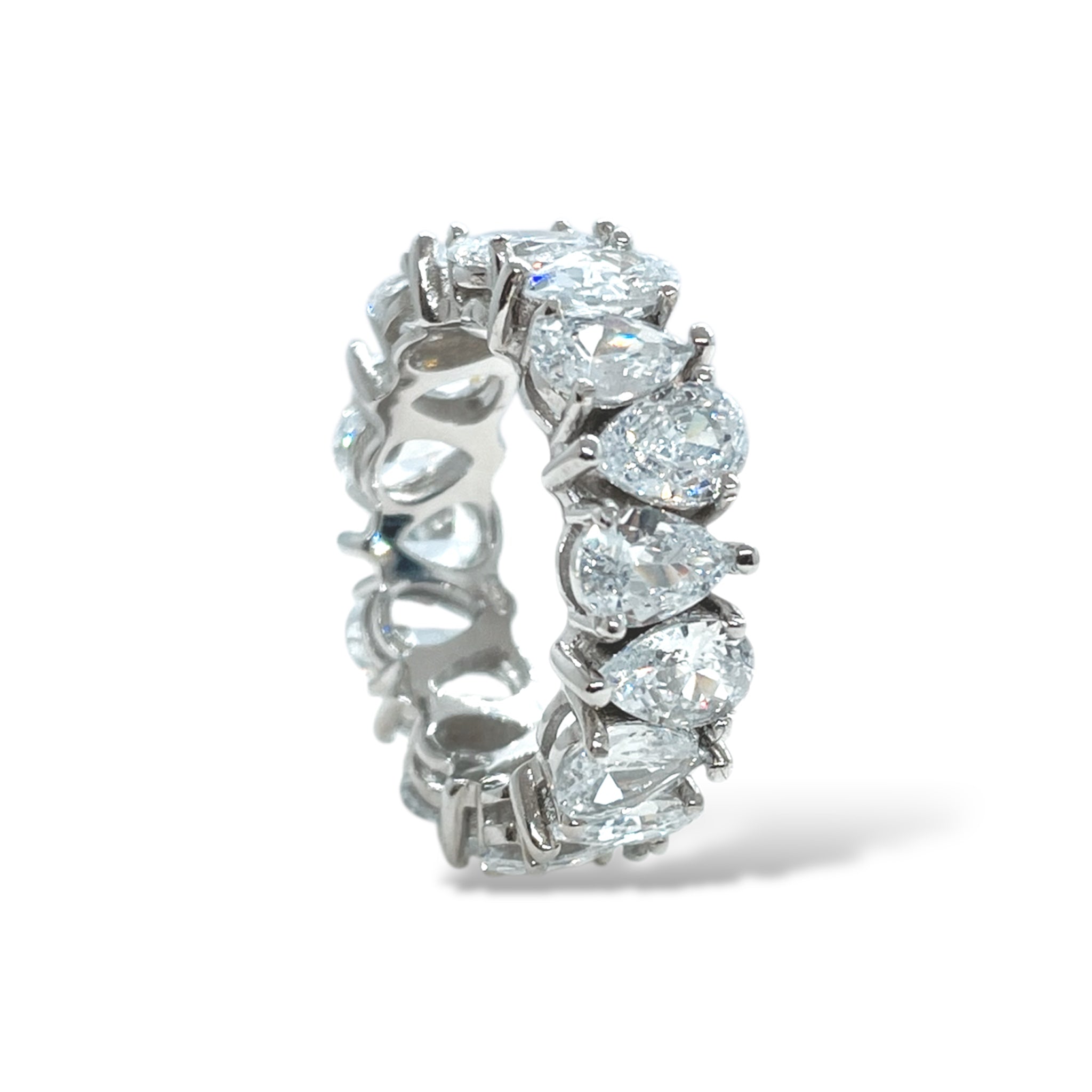 Anello eternity con pietre taglio goccia
