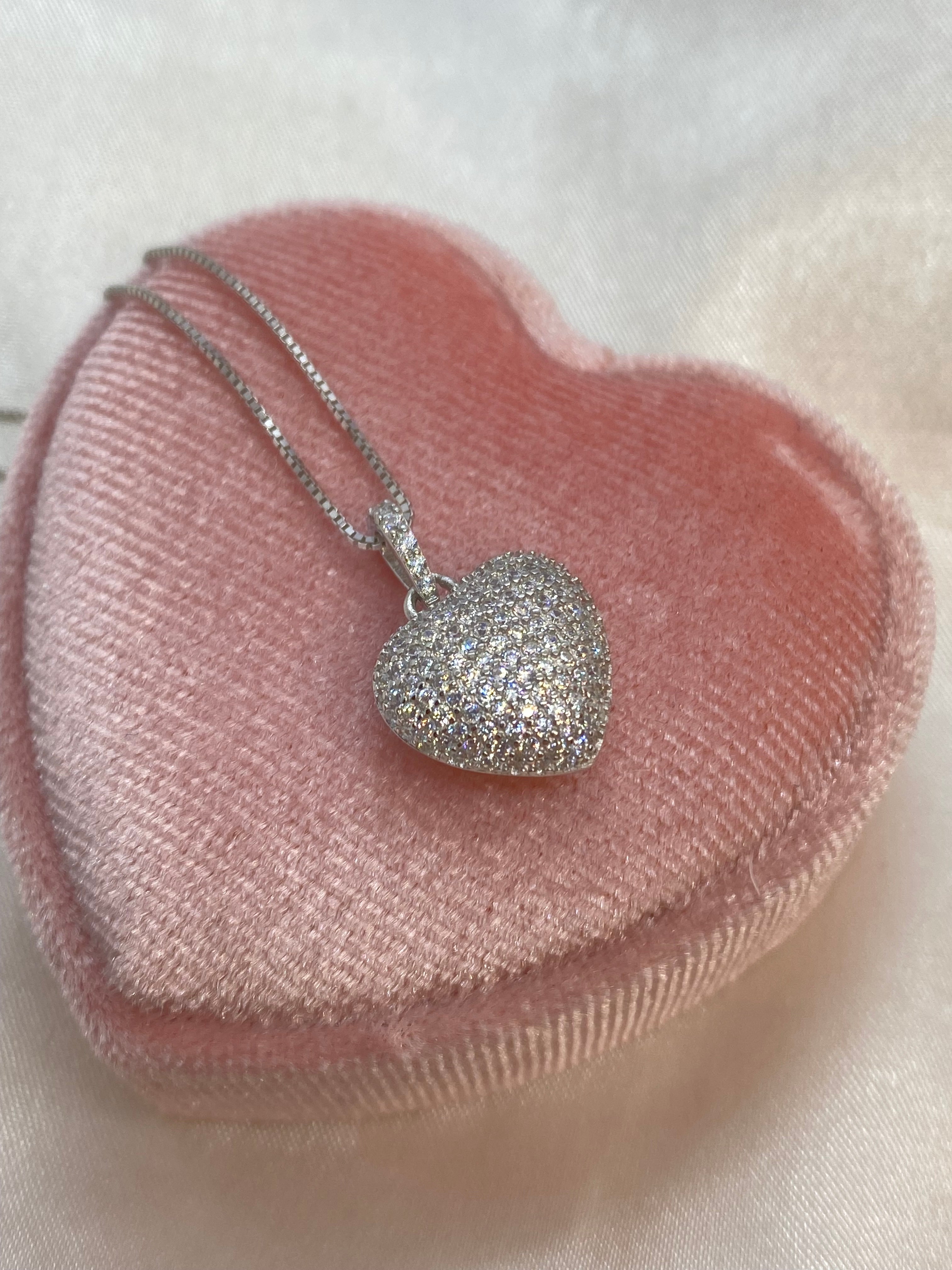 Necklace with pavé heart