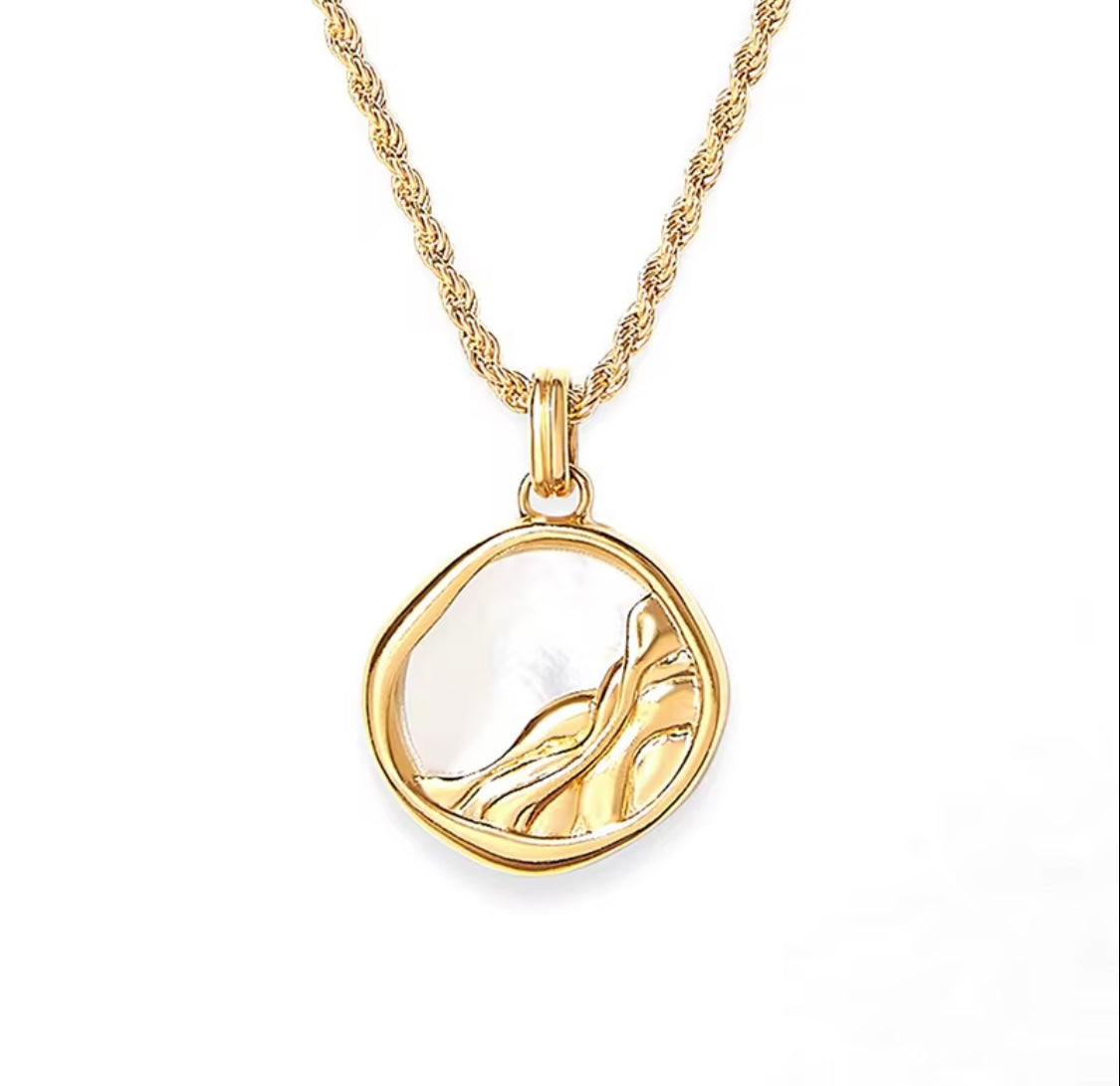 Collana bottone con madreperla