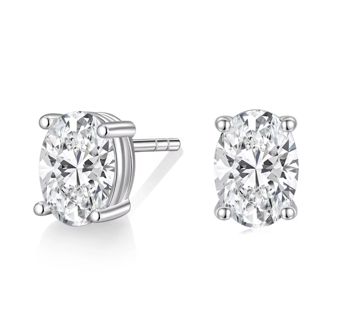 Orecchini ovale con moissaniti D color Purezza VVS