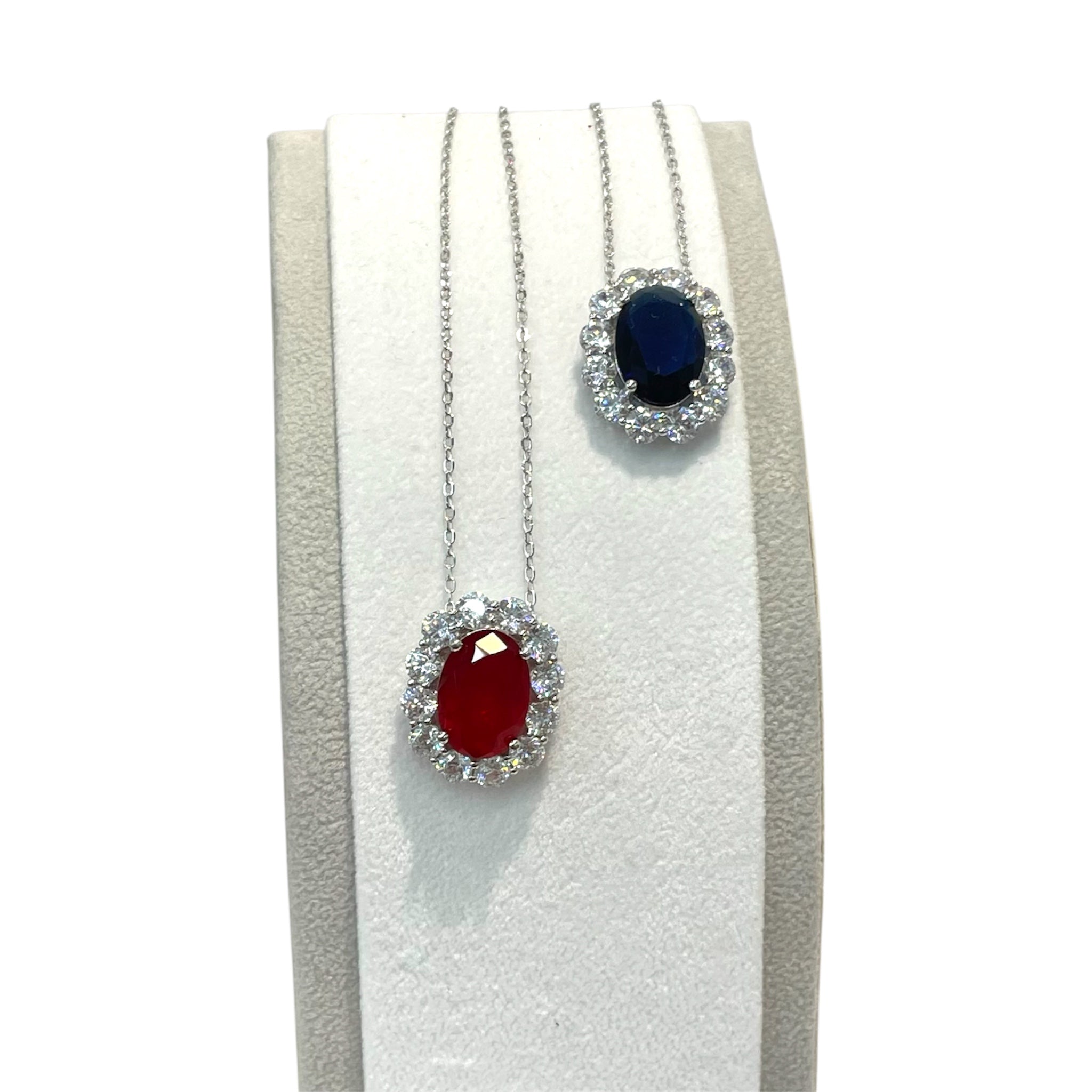 Collana con pendente ovale luminoso