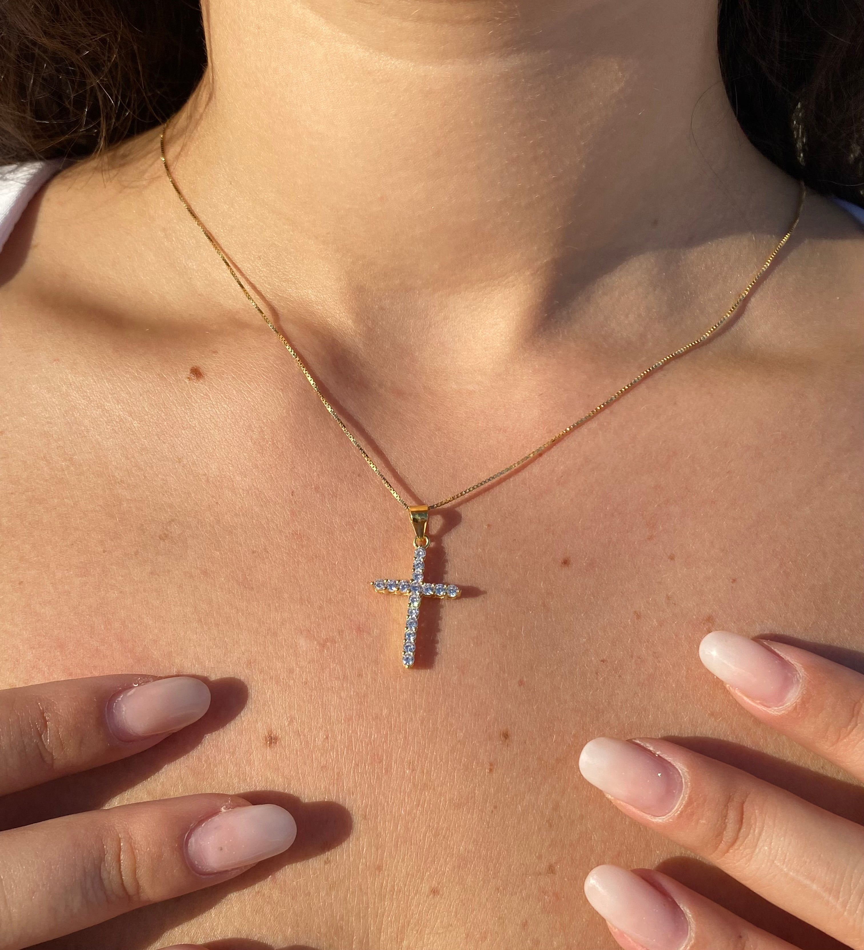 Collana cross pavé