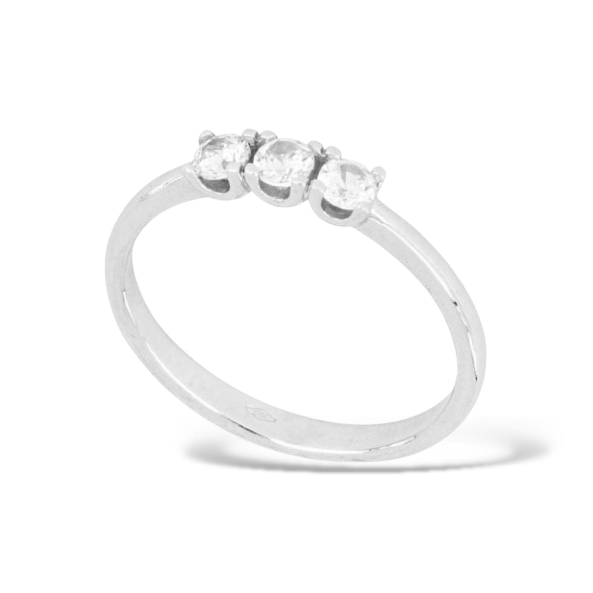 18kt white gold trilogy ring