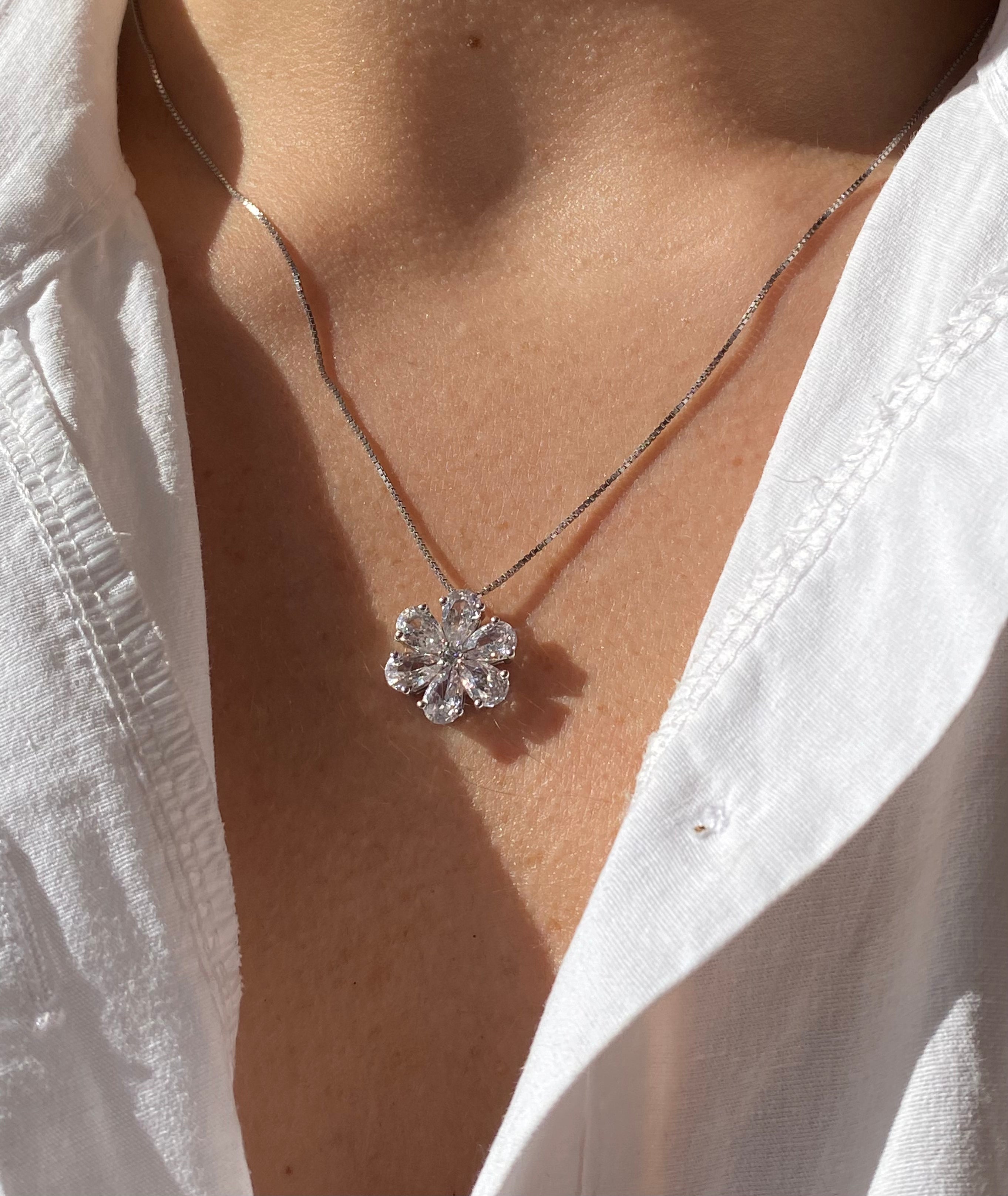 Luxury flowers necklace